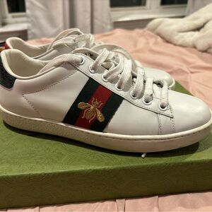 Women’s Gucci Ace Sneakers with Bee. Worn several times. Kept in original box.